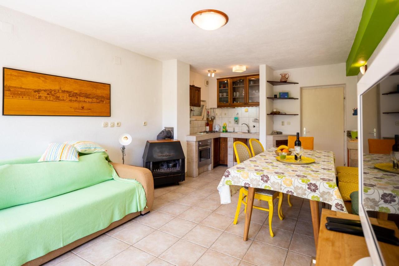 Maris Apartment Свети свети Филип и Яков Екстериор снимка